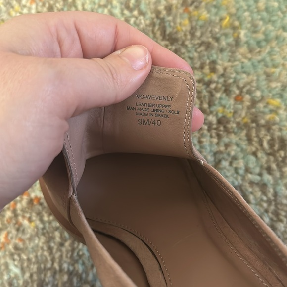 Vince Camuto pointed toe heels, size 9 - Picture 3 of 3